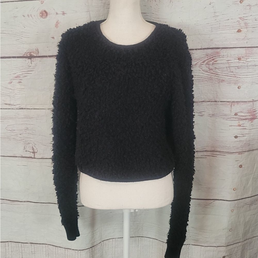 Elizabeth and James Fuzzy Crop Sweater Size M‎